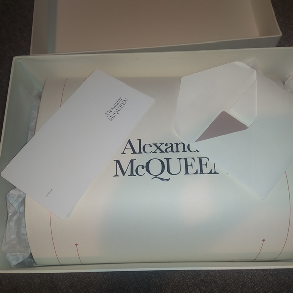 McQueen - Picture 3 of 6